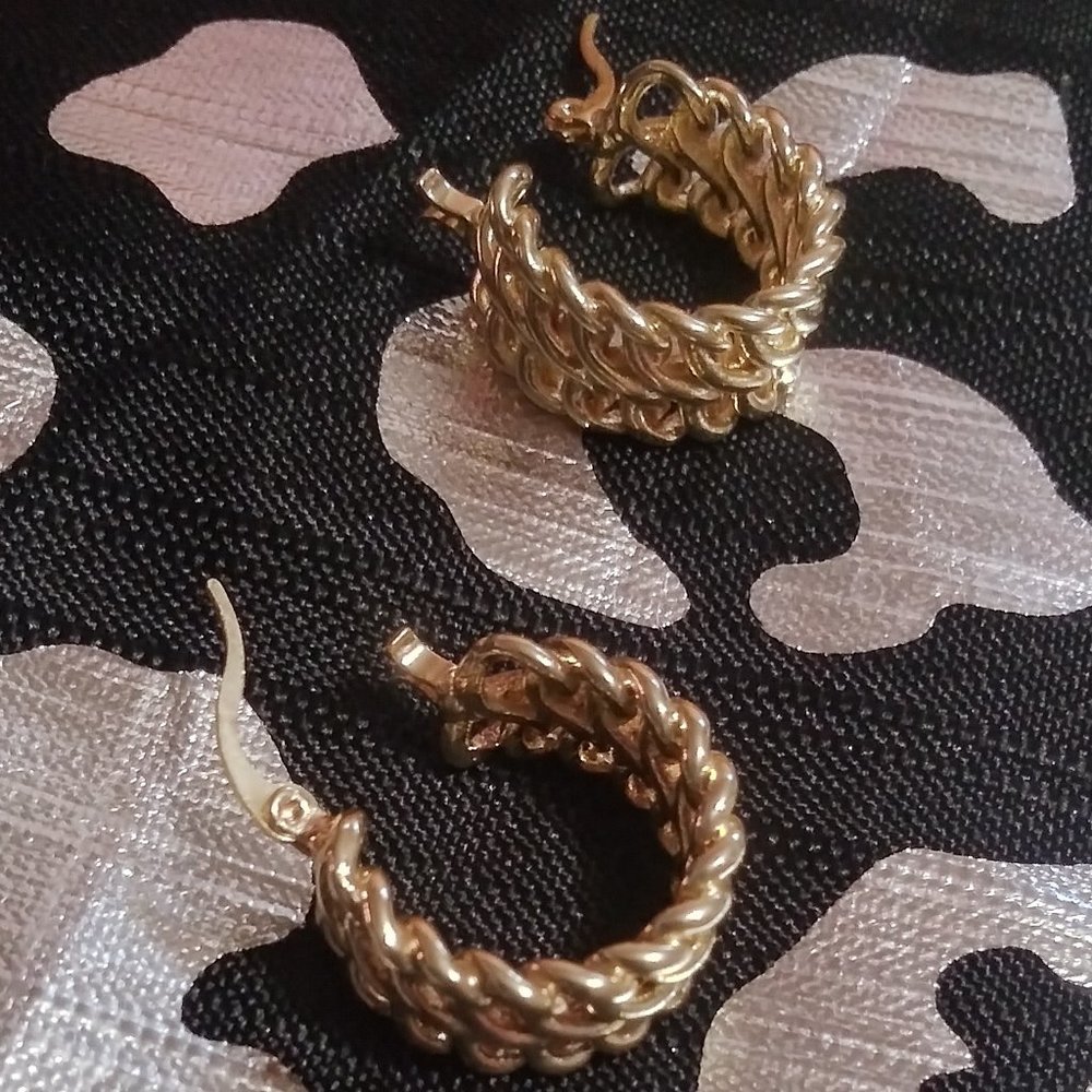 Small Twisted Hoop Earrings